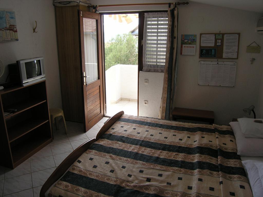 Apartmani Plach Krk Town Exterior foto